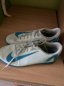 Nike saalijalgpallijalatsid (1 foto / 4)