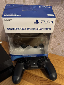 PlayStation 4 (3 фото из 4)