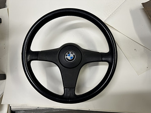 Спортивный кожаный руль для BMW E34 E30 E32 E28 E23 и т.д. (1 фото из 8)