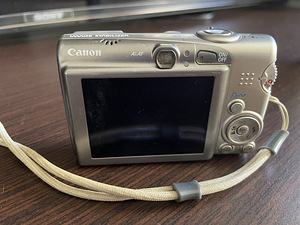 Цифровая камера Canon (2 фото из 3)