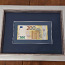 Бумажные деньги номиналом 200 евро в рамке (фото #1)