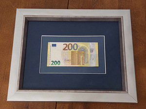 Raamitud 200 eurone paberraha