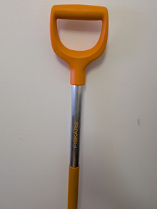 Fiskars лопата для снега НОВАЯ (3 фото из 6)