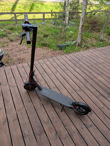 Xiaomi Mi Scooter M365 Pro (1-е поколение) (2 фото из 7)