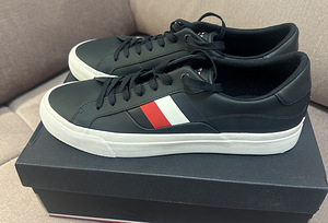 Tommy Hilfiger tossud 42s UUED (2 foto / 4)
