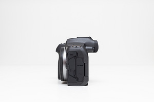 Canon EOS R7 (body) hübriidkaamera (3 foto / 10)