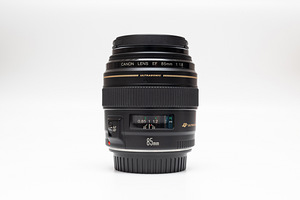 Canon EF 85mm f/1.8 USM objektiiv (1 foto / 10)