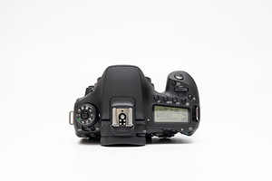 Canon EOS 90D (body) peegelkaamera (7 foto / 10)