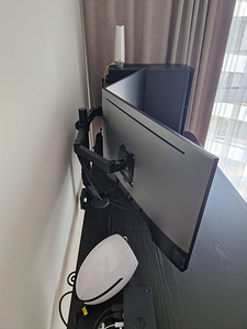 Два монитора Dell U2717D + Dell U2719D и держатель (4 фото из 10)