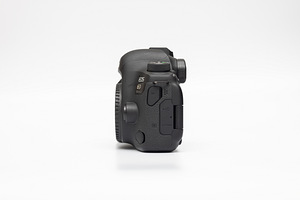 Canon EOS 6D Mark II (body) peegelkaamera (3 foto / 10)