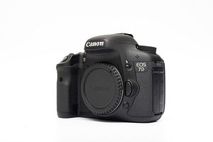 Canon EOS 7D (body) peegelkaamera (3 foto / 10)