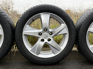 Honda диски 17" 5x114,3 + Bridgestone Blizzak 225/50R17 (4 фото из 10)