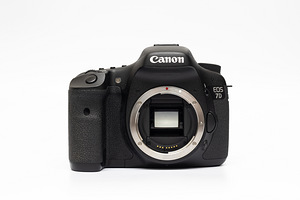 Canon EOS 7D (body) peegelkaamera (2 foto / 10)