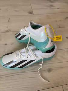 Adidas jalgpallisaapad