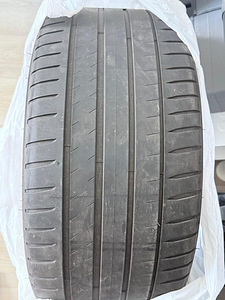 Шины Michelin Pilot Sport 4, 275/40/19 (2 фото из 2)
