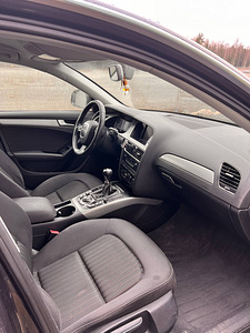 Audi A4 2.0 (10 фото из 14)