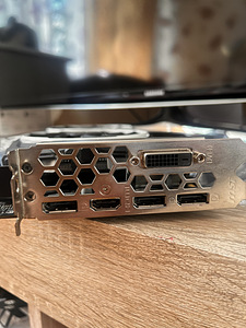 MSI GTX 1070 8GB 256bit (4 foto / 5)