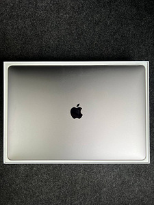 MacBook Pro 15,4 дюйма 2018 (7 фото из 9)