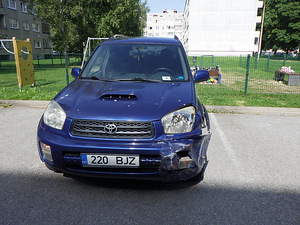 Müüa pärast avariid TOYOTA RAF 4, 2003. aasta (3 foto / 3)