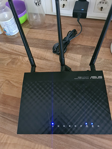 Asus RT-N66U (1 foto / 3)