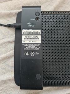 Cisco Linksys E1200 (2 фото из 3)