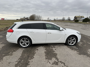 Opel Insignia (3 фото из 10)