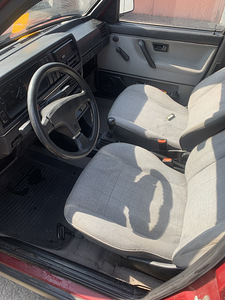 VW Jetta 1.6 DIESEL (4 foto / 5)