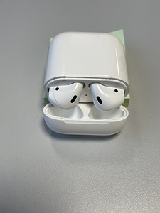 Apple AirPods (2 foto / 3)