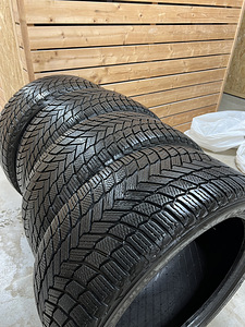 Michelin X-Ice Snow lamellrehvid 245/40 R19 (1 foto / 7)