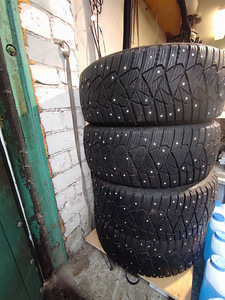 Goodyear Ultragrip 600 Naastrehvide 215/55R16 (1 foto / 1)