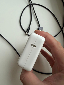 Macbook Power adapter 70W от MacBook Pro M3 Pro (оригинал) (2 фото из 5)