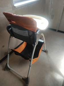 Детский стул Chicco (2 фото из 2)