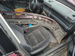 Audi A4 varuosadeks (2 foto / 2)