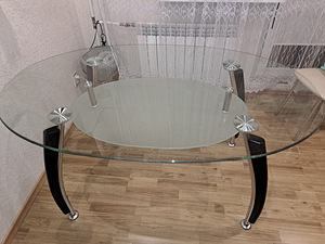 Кухонный стол (1 фото из 3)