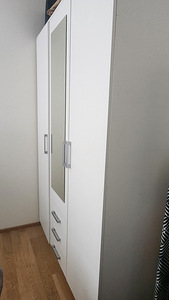 Suur 3 uksega riidekapp peegli ja sahtlitega (1 foto / 7)
