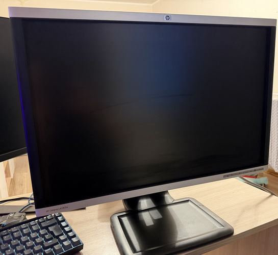 HP LA2405x 24” IPS monitor (1920×1200)