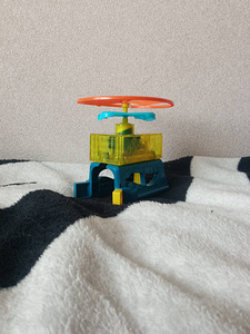 Mänguasi pöörlev Hot Wheels