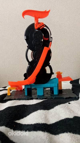 Hot Wheels аттракцион ввиде колёс.