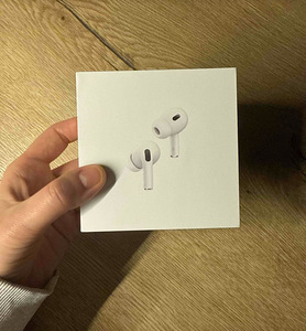 Airpods pro 2gen with MagSafe charging case. (1 foto / 3)