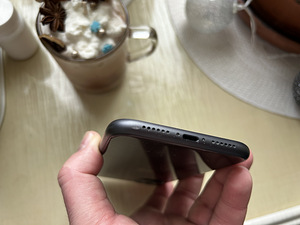 iPhone 11 64 ГБ (3 фото из 6)
