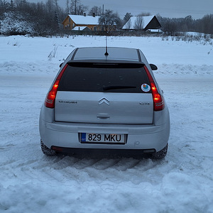 Citroen C4 хэтчбек (11 фото из 14)