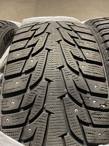 235/45/17 Hankook Winter I*Pike (1 foto / 3)