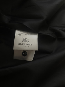 Пуховик Burberry (4 фото из 4)