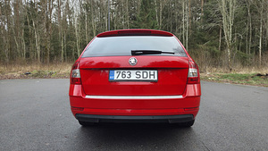 Škoda Octavia Ambition Business (8 foto / 15)