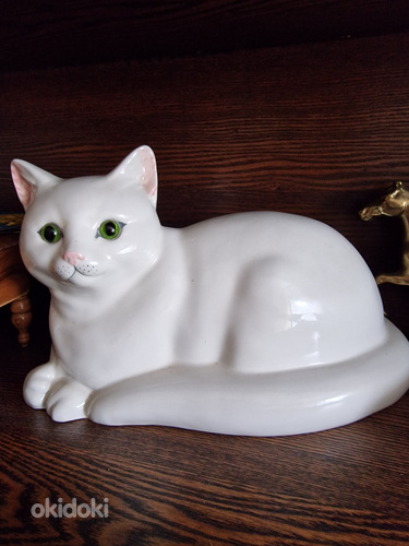 Фарфоровый кот