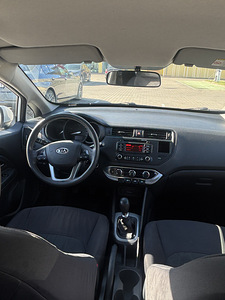 Kia Rio (9 foto / 10)