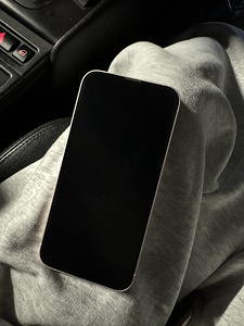 iPhone 13 (2 foto / 2)