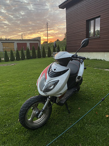 Продам мотороллер (3 фото из 4)
