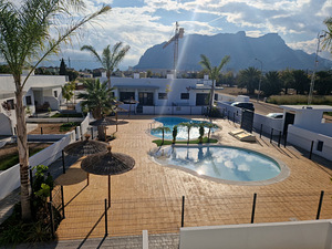 3 magamistoaga bungalo Hispaania idarannikul (12 foto / 13)