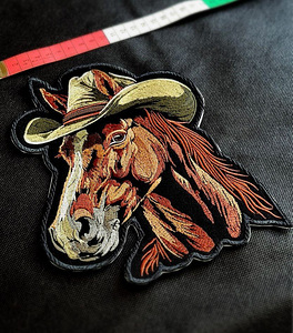 Iron-On Horse emblem (1 foto / 6)